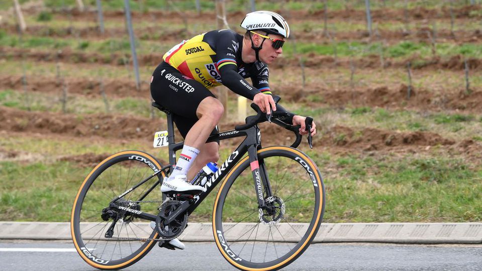 Evenepoel também fraturou clavícula e omoplata no País Basco