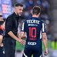 Demichelis e Sergio Canales conversam durante um jogo (IMAGO)