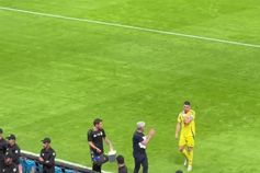 Cristiano Ronaldo aplaudido pelos adeptos do Al Hilal