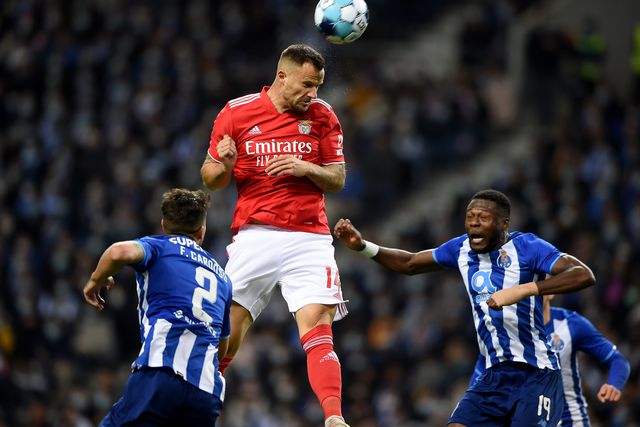 Seferovic num clássico para a Taça de Portugal no Dragão, em dezembro de 2021