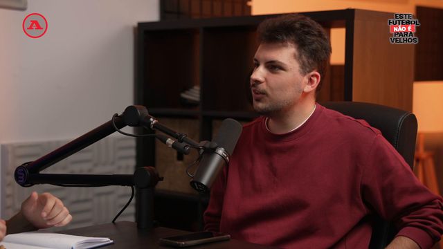 Este Futebol Não É Para Velhos: José Mourinho aperta o nariz ao treinador do Galatasaray