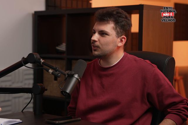 Este Futebol Não É Para Velhos: José Mourinho aperta o nariz ao treinador do Galatasaray