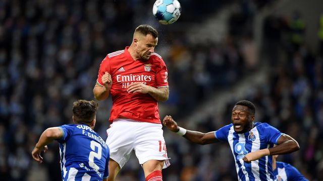 Seferovic num clássico com o FC Porto da Taça de Portugal, no Dragão, em dezembro de 2021