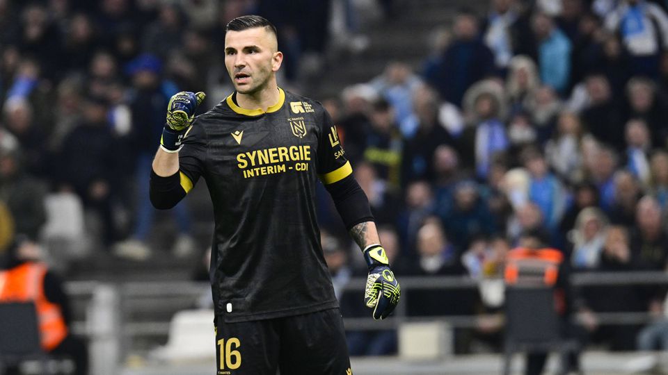 Anthony Lopes a celebrar a vitória do Nantes na Ligue 1