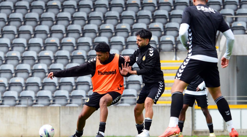 Jogadores do Nacional no treino