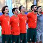 Jogadores portugueses de Futebol de Praia a cantarem o hino nacional