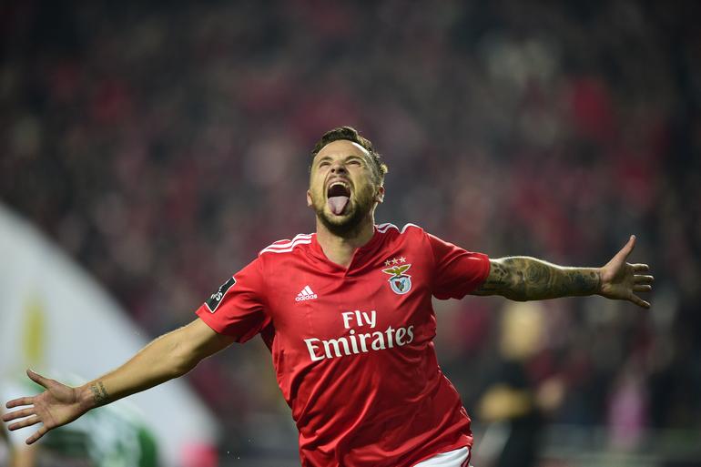 Goleador suíço e um dos poucos exemplos de sucesso no pós-Jonas. Haris Seferovic esteve cinco épocas no Benfica, somou 188 jogos e 74 golos e conquistou um campeonato e duas Supertaças. Foto A BOLA