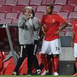 Haris Seferovic com Jorge Jesus num jogo entre Benfica e Moreirense, em setembro de 2020