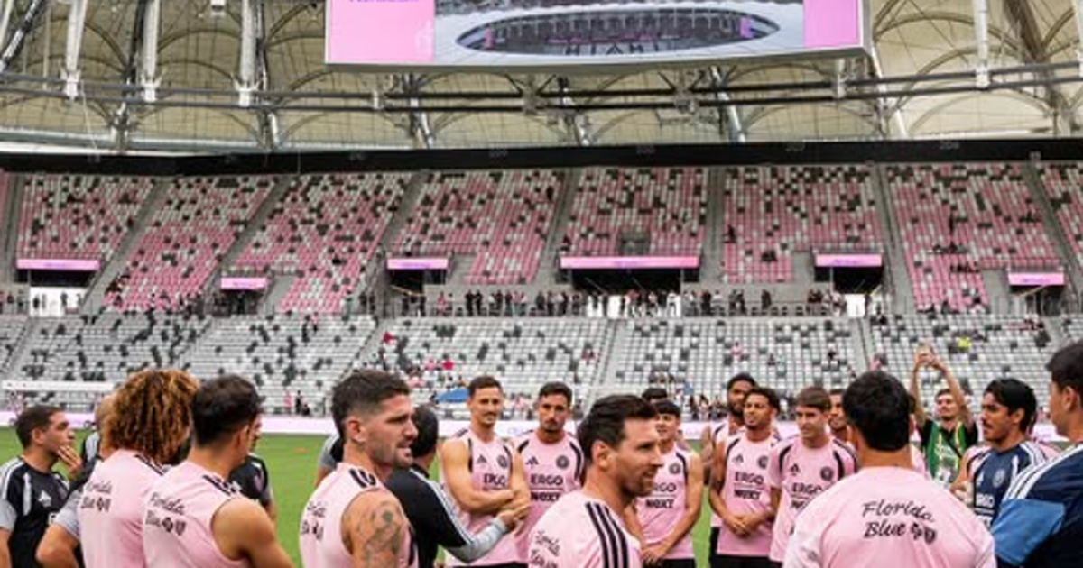 Messi encantado com estádio que tem bancada em sua homenagem