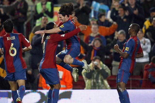 Ronaldinho e Lionel Messi jogaram juntos no Barcelona de 2004/05 a 2007/08