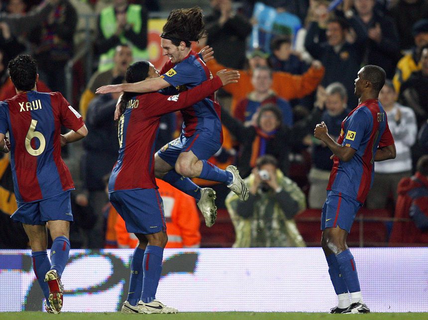 Ronaldinho e Lionel Messi jogaram juntos no Barcelona de 2004/05 a 2007/08