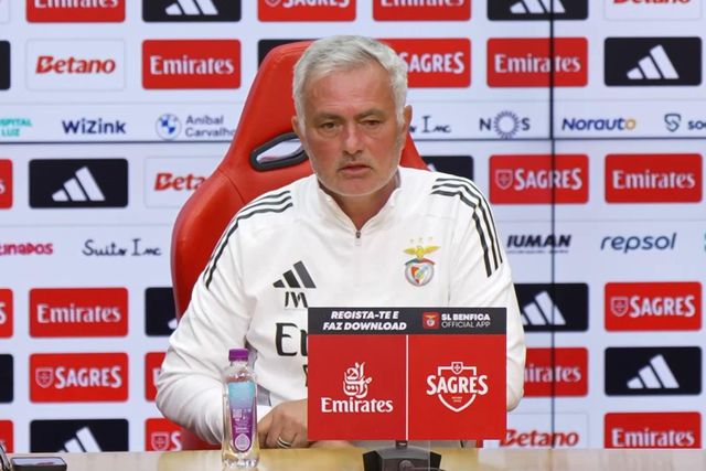 «Permanência de Otamendi está nas mãos do jogador»