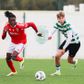 Jaden Umeh controla o esférico no dérbi da primeira volta - Foto: SL Benfica
