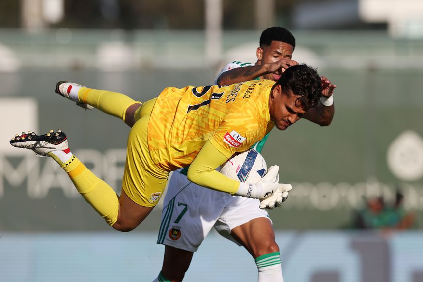 Diogo Bezerra (Rio Ave) e Matheus Mendes (Alverca) - Estela Silva/LUSA