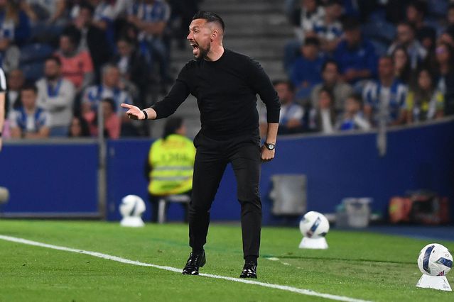 Farioli voltou a apontar à arbitragem e aos rivais, nomeadamente o Sporting - Foto: RODRIGO FERREIRA