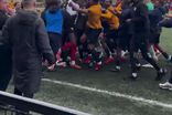 Agressões entre treinadores lançam o caos em liga amadora de Inglaterra (vídeo)