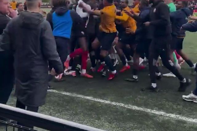 Agressões entre treinadores lançam o caos em liga amadora de Inglaterra (vídeo)