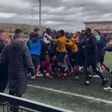 Agressões entre treinadores lançam o caos em liga amadora de Inglaterra (vídeo)