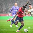 Félix Correia ajuda Lille a bater Lens e PSG pode fugir (ainda mais) na frente