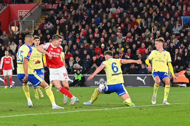 Atenção, Sporting: Gyokeres marcou, mas Arsenal é eliminado da Taça