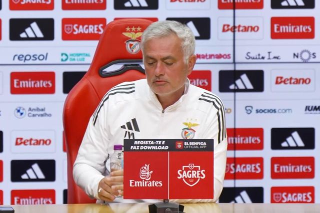 Mourinho 'imita' Farioli: «Também vou dizer que estou 100% com o meu presidente»