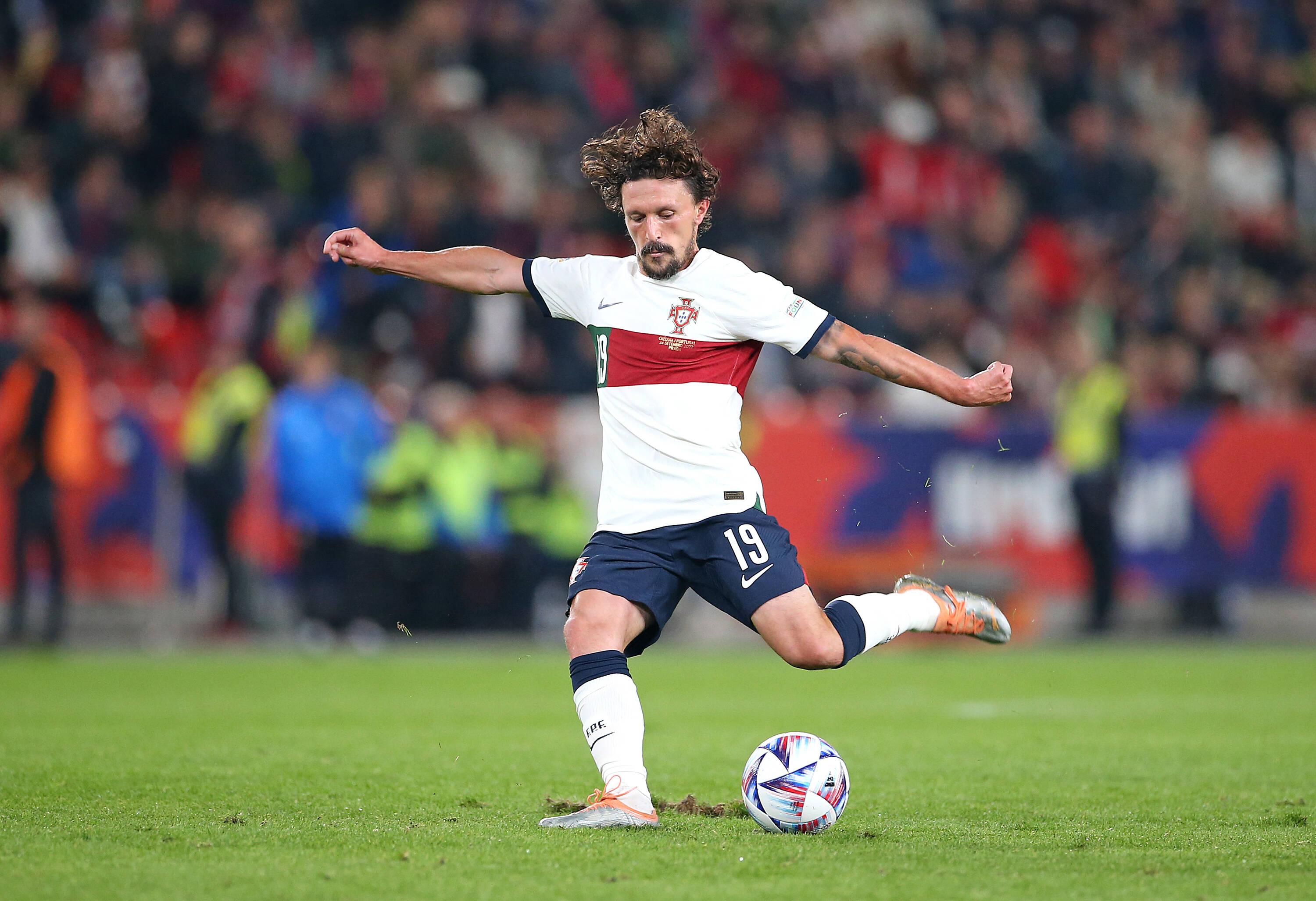 12 vezes internacional A, Mário Rui fez não chegou a estrear-se na Liga e fez quase toda a carreira em Itália. Após sete épocas no Nápoles, clube pelo qual se sagrou campeão, rumou ao Forte Virtus, dos Emirados Árabes Unidos