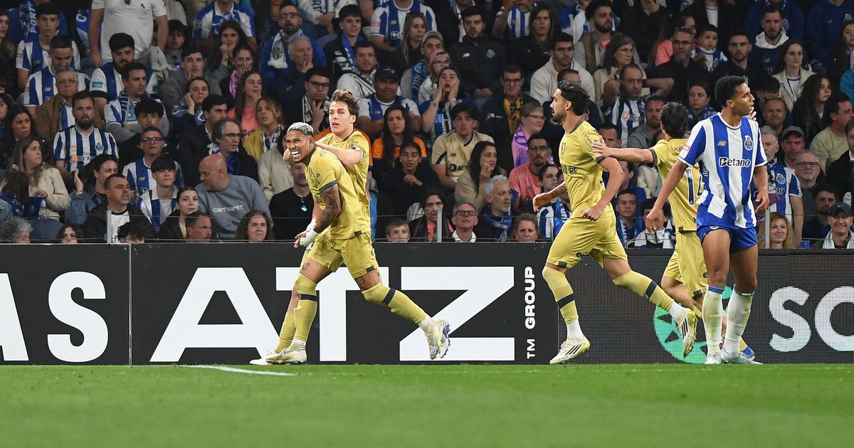VÍDEO: Sorriso gelou o Dragão e empatou o jogo!