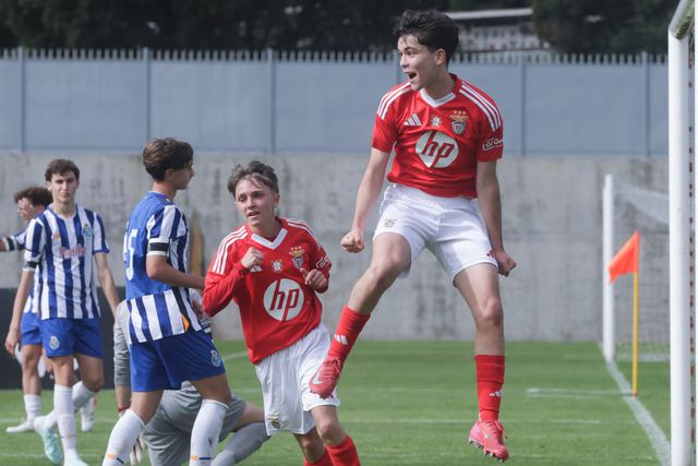 Benfica-FC Porto: clássico de iniciados no Seixal