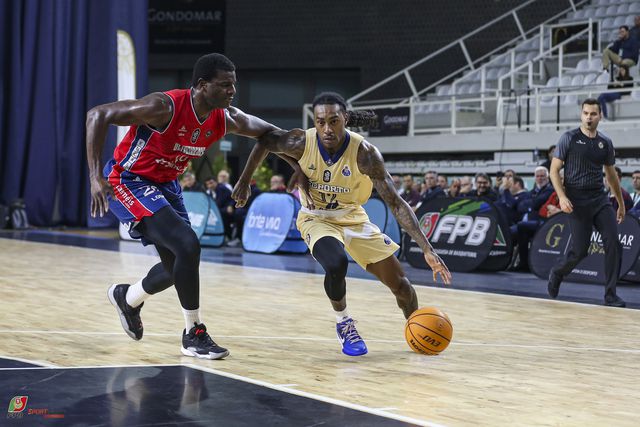FC Porto bate Oliveirense e basquetebol pode dar último título a Pinto da Costa