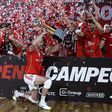 Benfica vence Sporting na 'negra' para vencer pentacampeonato