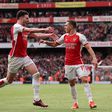 Trossard celebra com Declan Rice (Foto: IMAGO)