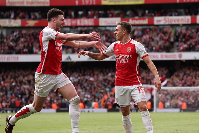 Trossard celebra com Declan Rice (Foto: IMAGO)