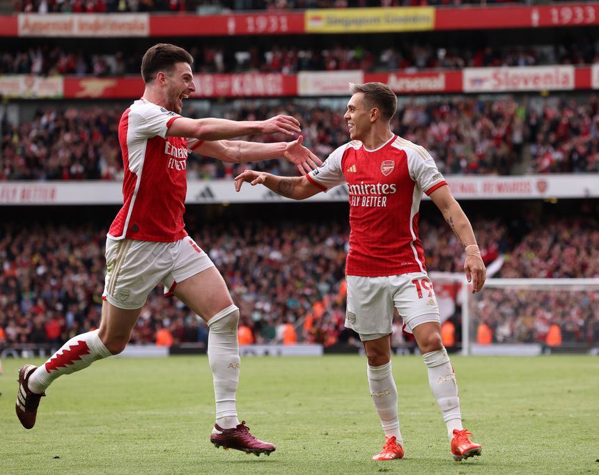 Trossard celebra com Declan Rice (Foto: IMAGO)