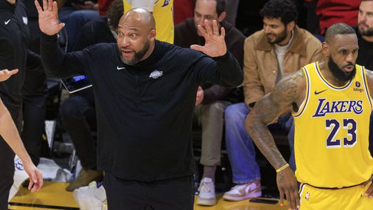 LA Lakers despedem treinador