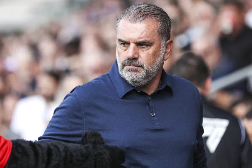 Nottingham afunda! Técnico bate recorde negro