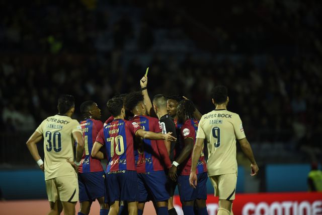 Destaques do Chaves: Correia partiu-se com o vermelho