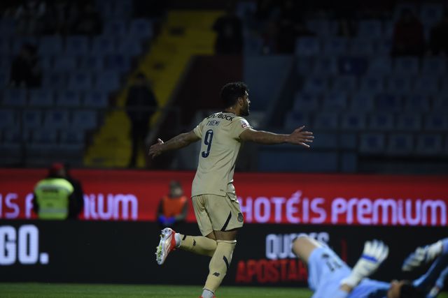 Penálti de Essugo e Taremi marca o terceiro (Vídeo)