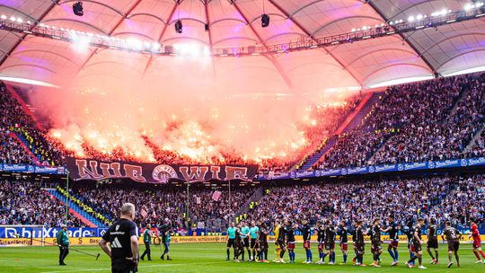 Vídeos: Hamburgo adia a festa de subida do mega-rival St. Pauli