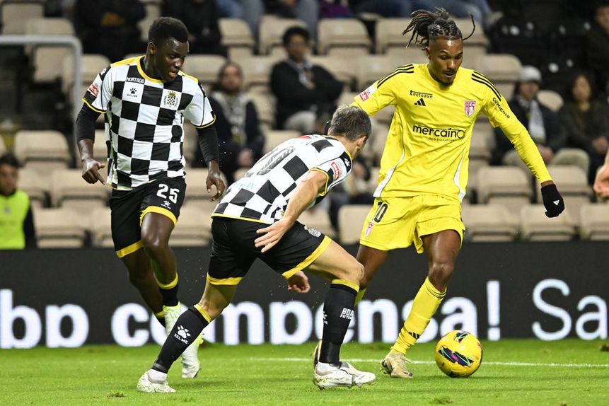 Reisinho e Vasco Lopes no jogo da 1.ª volta, realizado no Estádio do Bessa