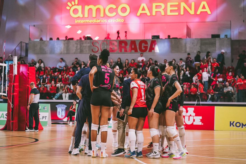 Jogo entre o SC Braga e o Benfica na final do play-off de voleibol feminino 2024-25. Foto SC Braga