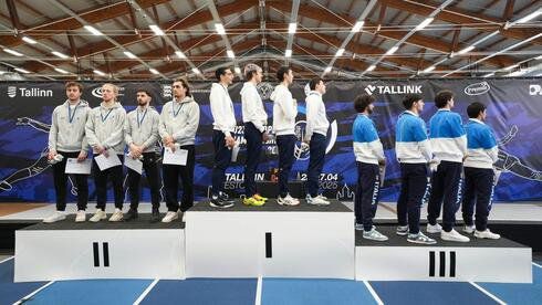 Recusaram virar-se para bandeira de Israel e foram expulsos da equipa olímipica