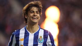 FC Porto: Mora faz hoje 18 anos, renova esta semana e fica com cláusula de €70 milhões