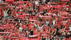 Benfica coloca à venda bilhetes para o dérbi