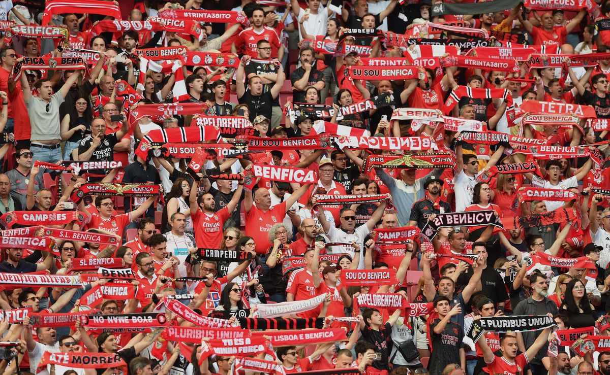 Benfica coloca à venda bilhetes para o dérbi