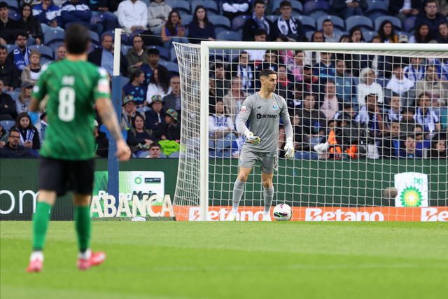 Cláudio Ramos estreou-se no Estádio do Dragão esta época na passada sexta-feira, ante o Moreirense (3-1), num jogo em que esteve em destaque