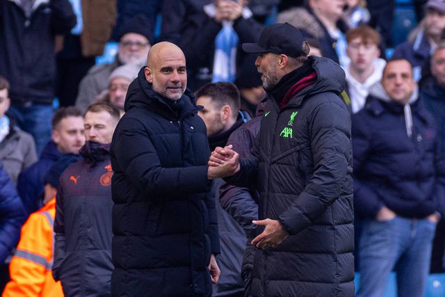 Um dos muitos reencontros entre Guardiola e Kloppp na Premier League