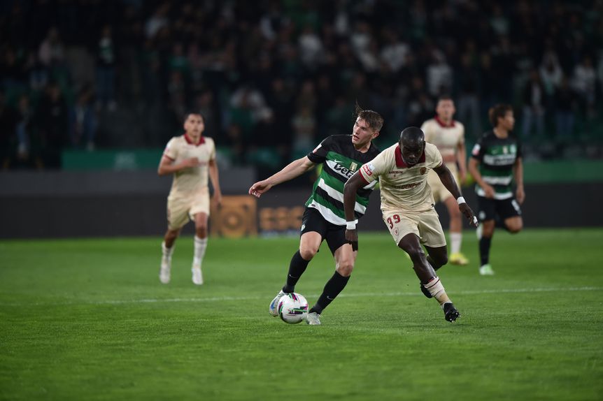 Gyokeres num duelo com Buatu