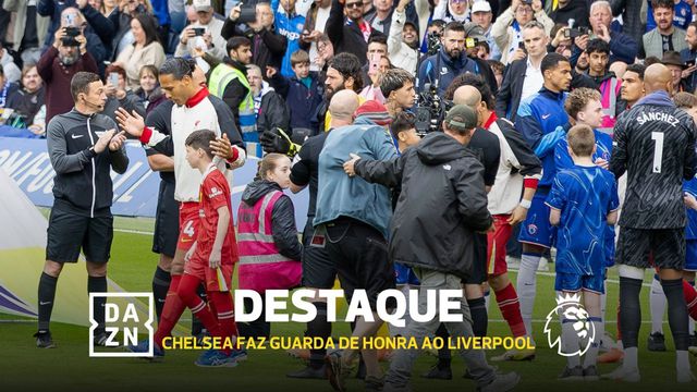 Liverpool recebe guarda de honra antes do duelo com o Chelsea (vídeo)