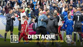Liverpool recebe guarda de honra antes do duelo com o Chelsea (vídeo)