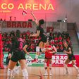 Jogo entre o SC Braga e o Benfica na final do play-off de voleibol feminino 2024-25. Foto SC Braga